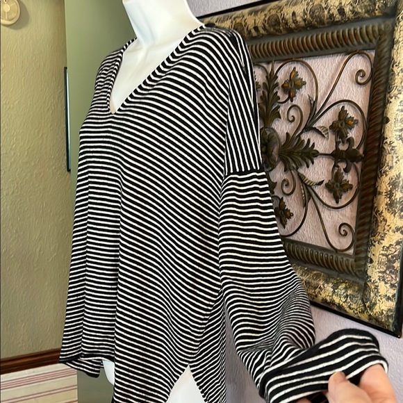 Eileen Fisher Oversized Sweater Black and White Striped V-Neck Long Sleeve Sz L - Picture 4 of 9